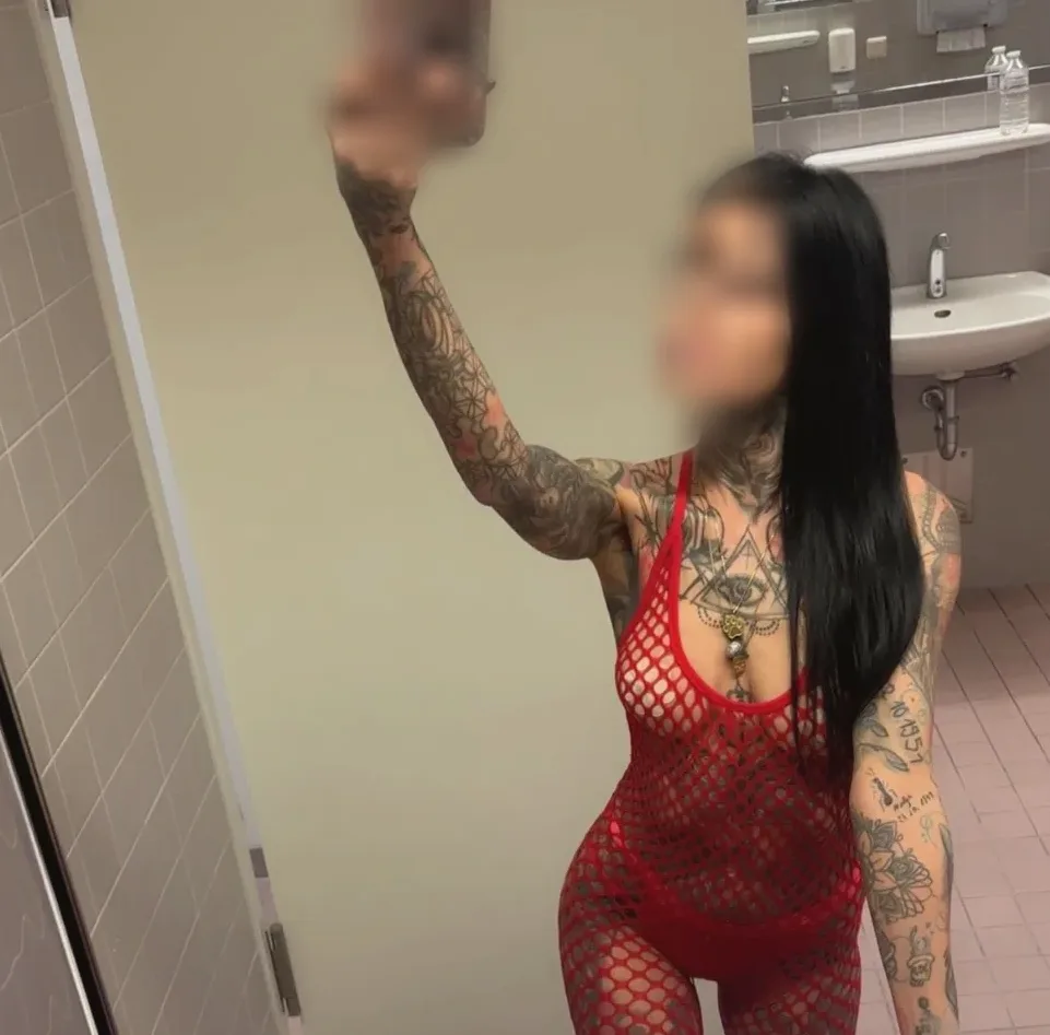 Carina, 34