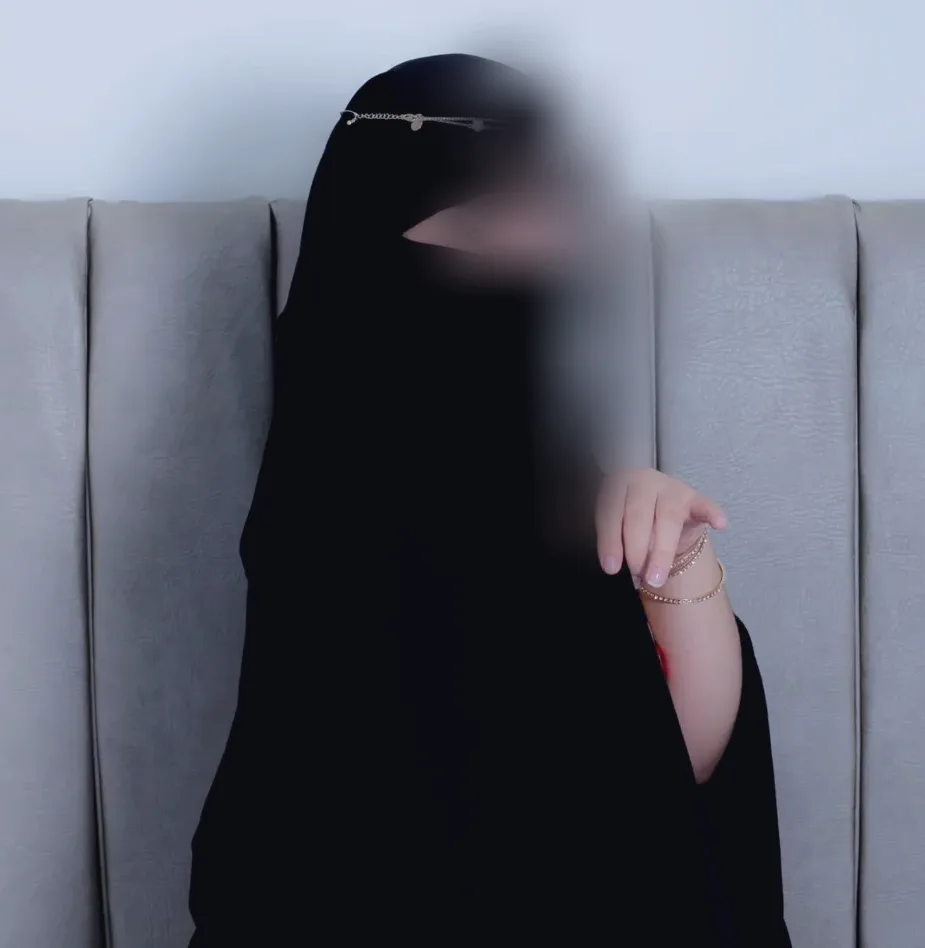 Elif, 24