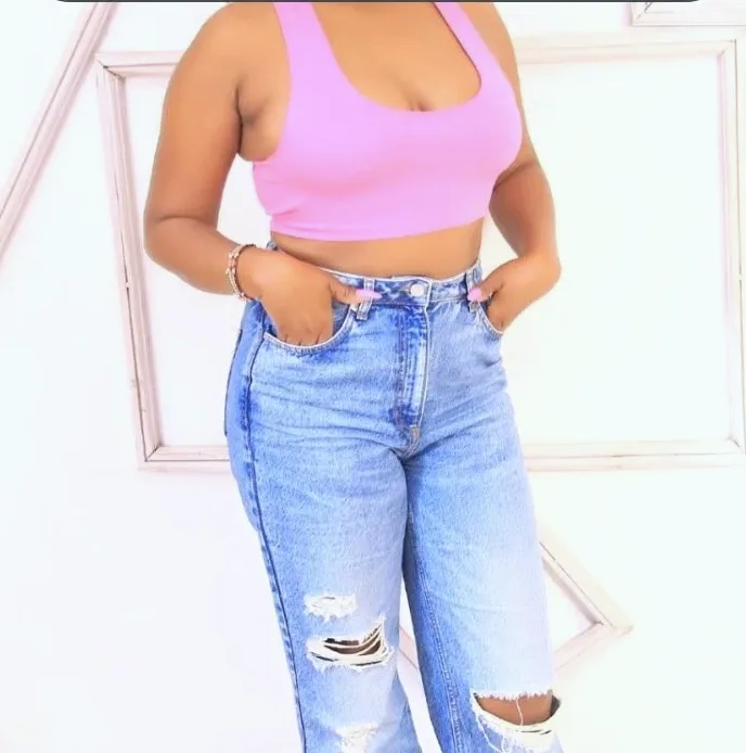 Rosa, 32